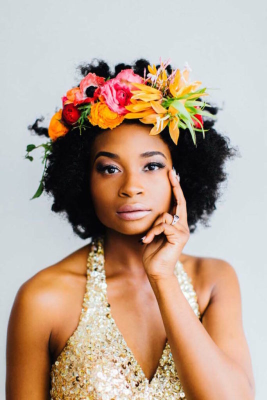 30 stunning ways to wear wedding hair flowers the classic crown min 683x1024 1 534x800 1